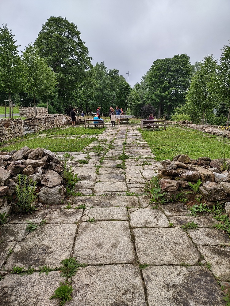 Dolmen v krajině